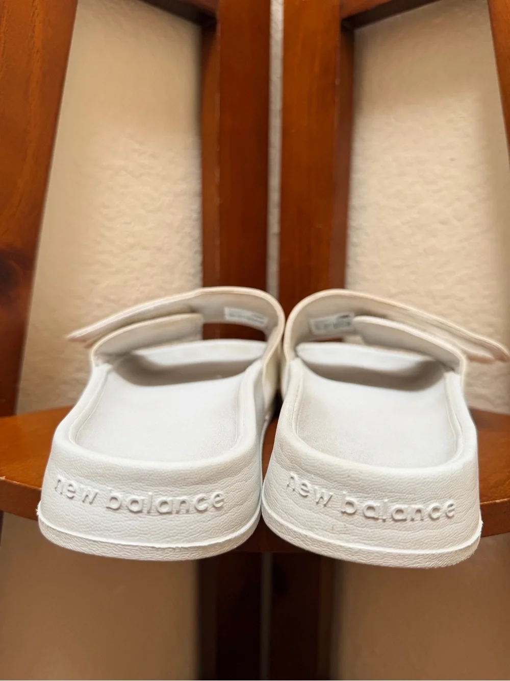 🔹New Balance 200 Series Adjustable Slide Sandals.